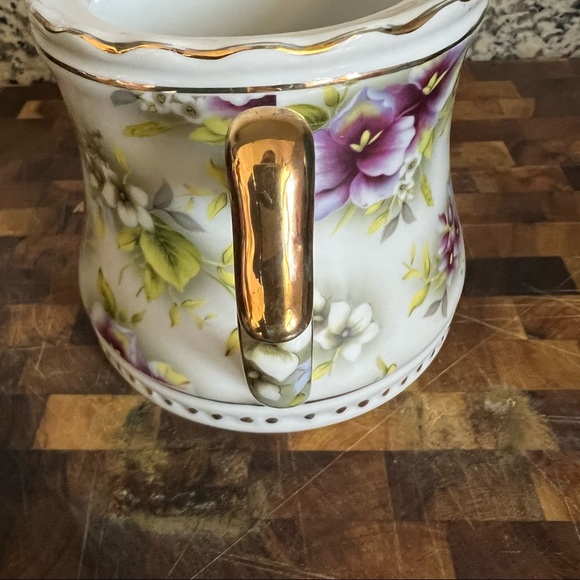 Vintage English Floral Gold Trim Teapot - Picture 5 of 6